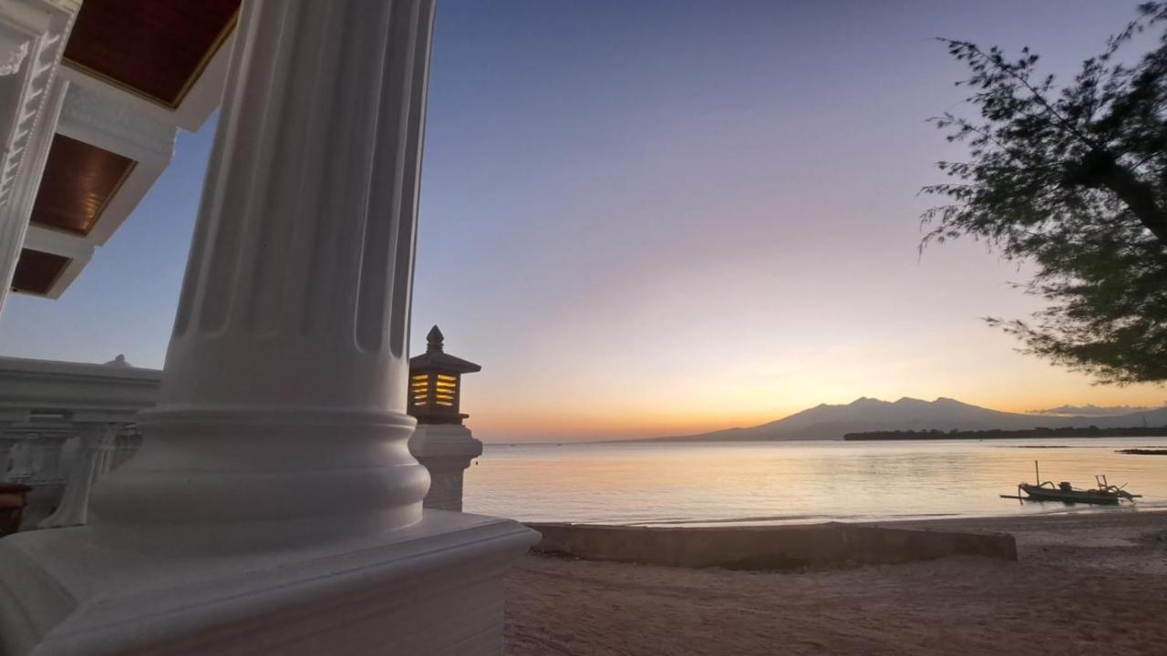 Gili Beachfront Hotel *
